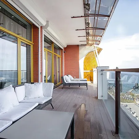 Апартаменти Panoramic 1br With Terrace In Arcadia Palace