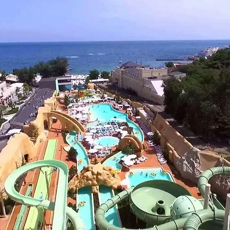 Апартаменти Panoramic 1br With Terrace In Arcadia Palace